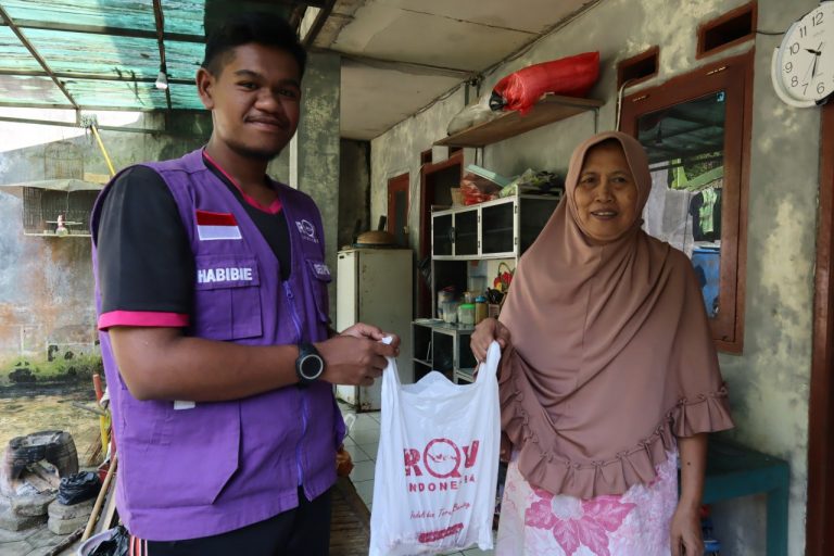 Gebyar Qurban, RQV Indonesia Distribusikan Daging Kurban untuk Masyarakat Indonesia