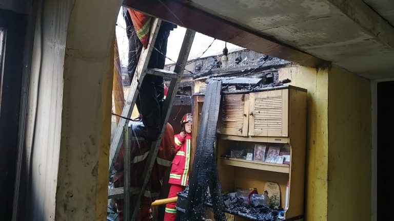 Main Korek Api di Kasur, Satu Rumah Terbakar di Tegal Gundil