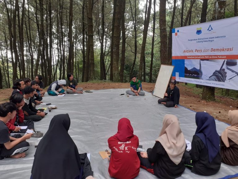 Gelar Kemah Pena, PMII Kota Bogor Bahas Jurnalistik