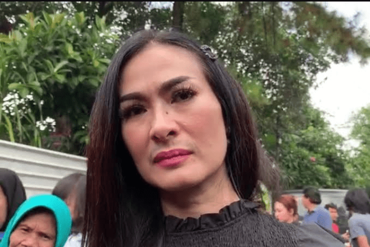 Senggol Nagita Slavina, Iis Dahlia Diserang Netizen