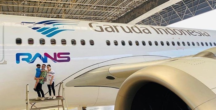 Ini Cerita di Balik Viral Logo Perusahaan Raffi Ahmad di Pesawat Garuda