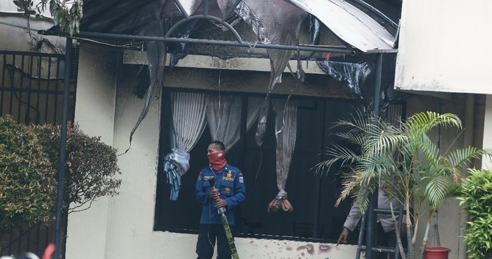 Kerusakan Polsek Ciracas Diganti Pakai Uang Gaji Oknum TNI Perusak