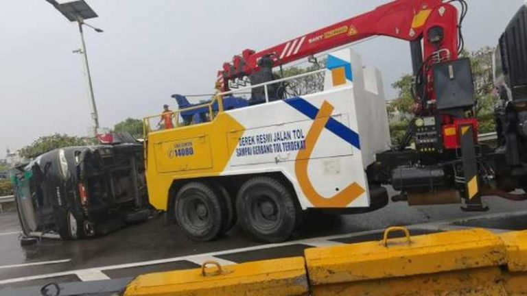 Mobil Terbalik di Tol Jagorawi Sebabkan Kemacetan Hingga 9 Kilometer