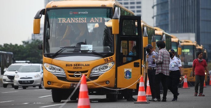 Viral Bus Sekolah Dipakai Evakuasi Pasien Corona di Jakarta, Ini Kata Pemprov