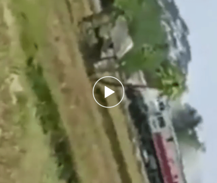 Terekam Video, Detik-detik Mobil Terseret Kereta Api Sejauh 250 Meter, 1 Orang Tewas