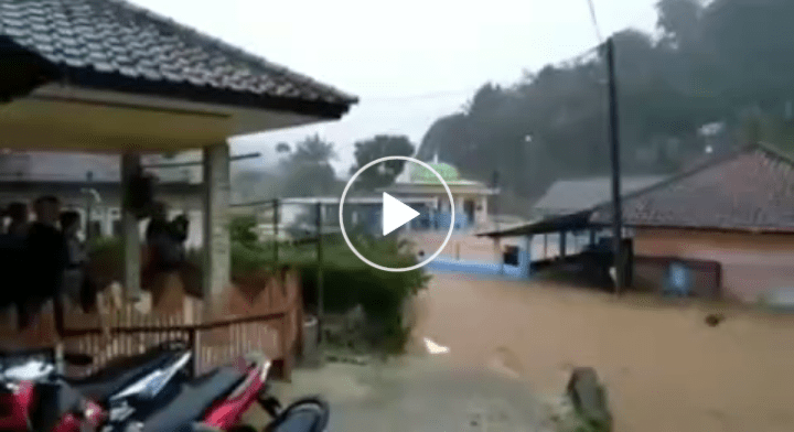 Video Banjir di Desa Cibunian, Pamijahan Bogor, Rumah Terendam Jalan tak Bisa Dilintasi