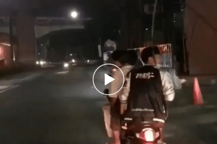 Ngeri, Ini Video Arak-arakan Pemuda di Bogor sambil Acungkan Cerulit Raksasa