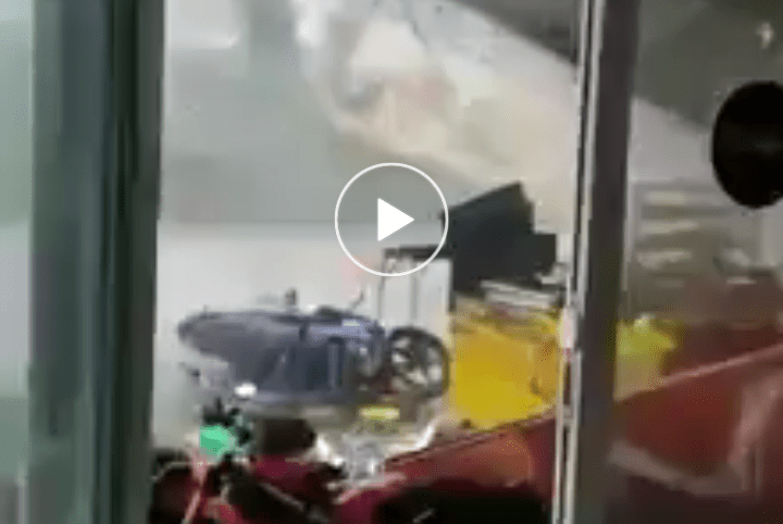 Mencekam, Video Detik-Detik Badai di Parungpanjang Motor Berjatuhan, Kanopi Ambruk