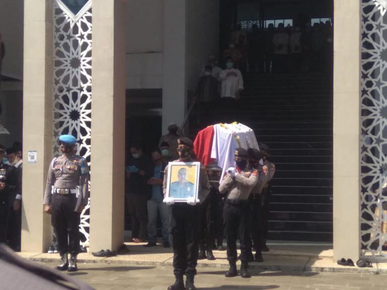 Ketua MUI Kabupaten Bogor Jadi Imam saat Salat Jenazah Aiptu H. Yanwar Permadi