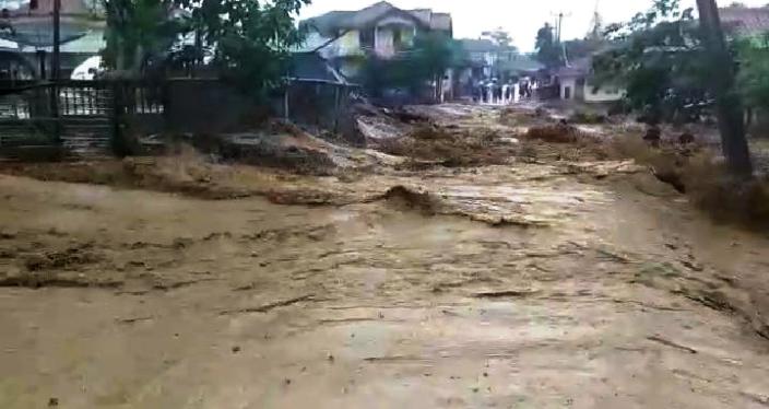 Diprediksi Banjir, BMKG Rilis Jakarta Juga Hujan Deras Senin Dini Hari