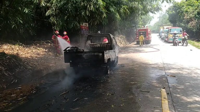 Mobil Penjual Tahu Bulat Hangus Terbakar Beserta Dengan Tahu-Tahunya