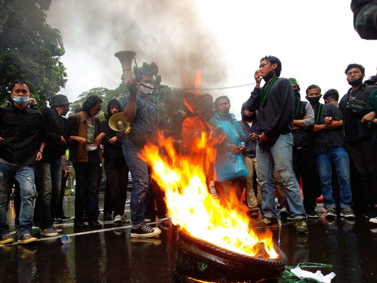 Membara, Pendemo Kuasai Ruang Paripurna, Gedung DPRD Kota Bogor Disegel