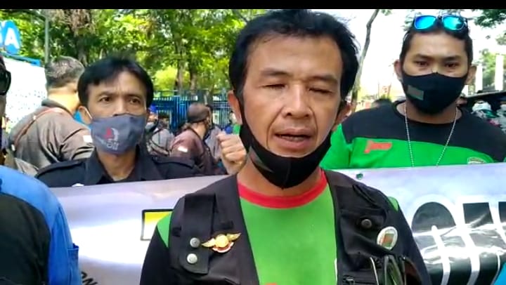 Ancam Duduki Kantor Dewan,  Ribuan Buruh Minta Semua Fraksi di DPRD Kabupaten Bogor Tandatangani Penolakan Omnibus Law