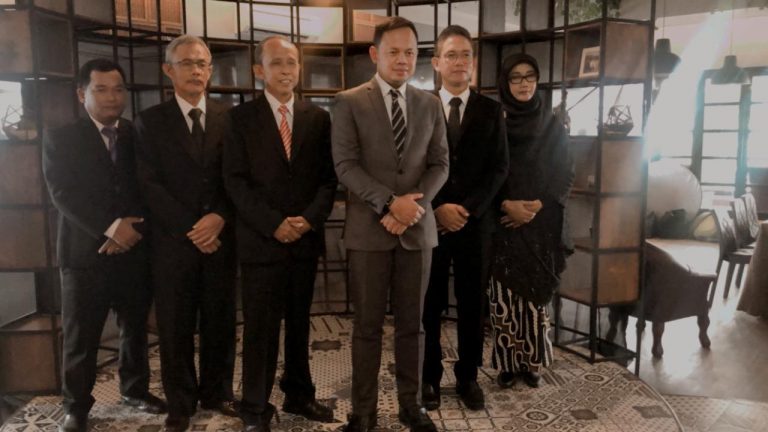 Buat Sesi Foto, Penampilan Bank Kota Bogor Makin Segar