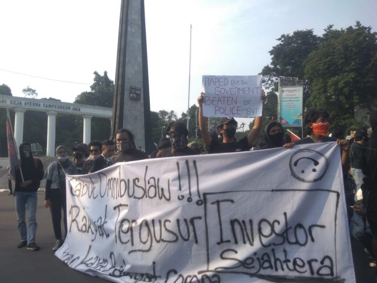 Puluhan Keluarga Mahasiswa Universitas Pakuan Gelar Aksi Menuntut Tiga Hal