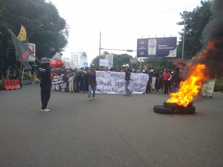 Diboikot Pendemo, Jalan Padjajaran Ditutup Sementara