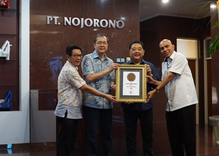 Nojorono Dianugerahi Gelar “Indonesia Living Legend”