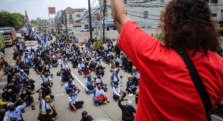 Daftar Poin-poin Omnibus Law UU Cipta Kerja yang Diprotes. Miris!!