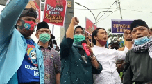 Video: Aksi Bupati Bogor Orasi Dukung Buruh Tolak Omnibus Law di Tengah Demo