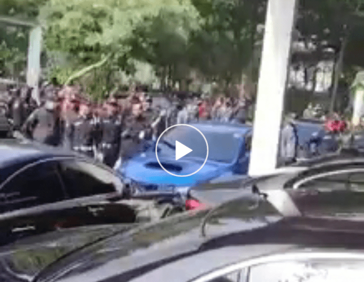 Jalan Perumahan Jadi Showroom Mobil Mewah, Videonya Viral di Medsos