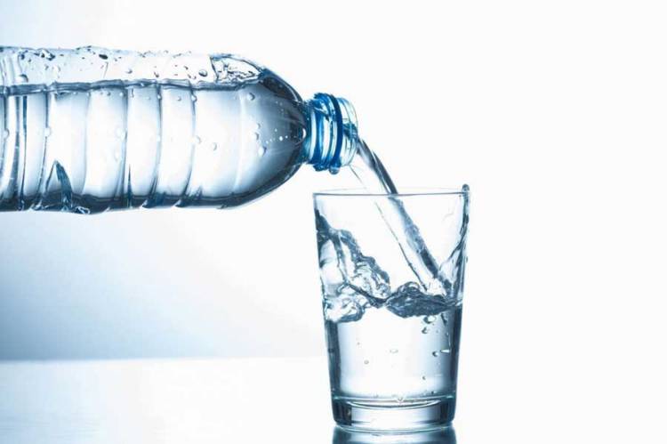 Minum Air Putih Hangat di Pagi Hari Ampuh Usir Stres