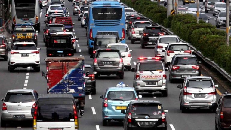 GT Cengkareng menuju Bandara Soetta Macet