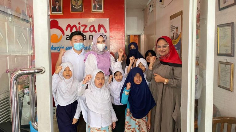 AHA Clinic Pajajaran Bogor Rutin Gelar Jumat Berbagi, Door to Door ke Yayasan Yatim Piatu Bagikan Nasi Box