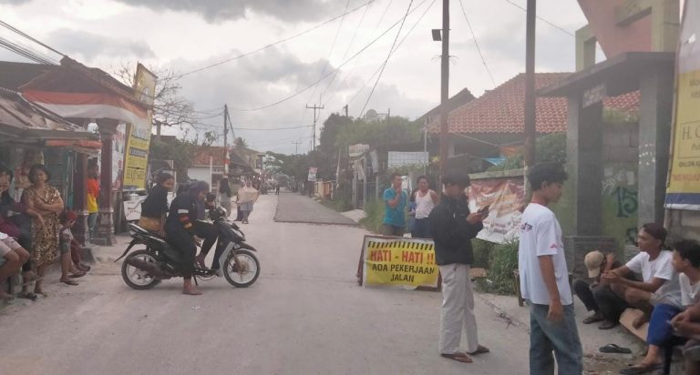 Pengerjaan Jalan Simpang Cibatok Disorot LSM Genpar, DPUPR dan PPKnya Tutup Mata