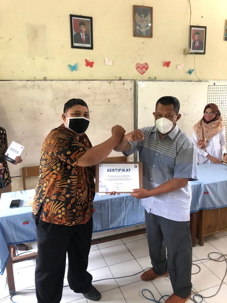 Ilmu Komunikasi Undip Latih Guru SMP Public Speaking