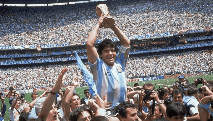 BREAKINGNEWS: Diego Maradona Meninggal Dunia