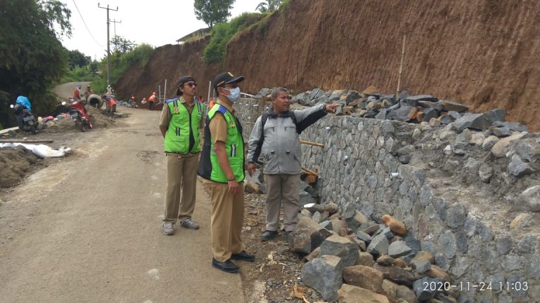UPT Infrastruktur Jalan dan Jembatan Kelas A Wilayah 4 Sidak Bangunan DPT di Desa Gunungmulya