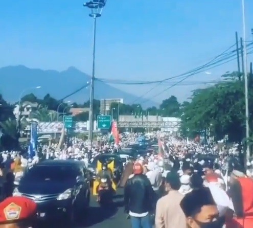 Gadog jadi Lautan Manusia, Lalin ke Puncak Dialihkan