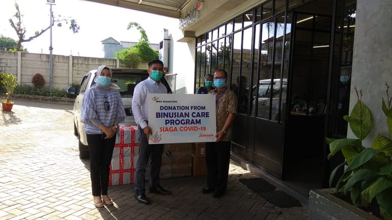 RS Azra Bogor Terima Bantuan APD dari Binus