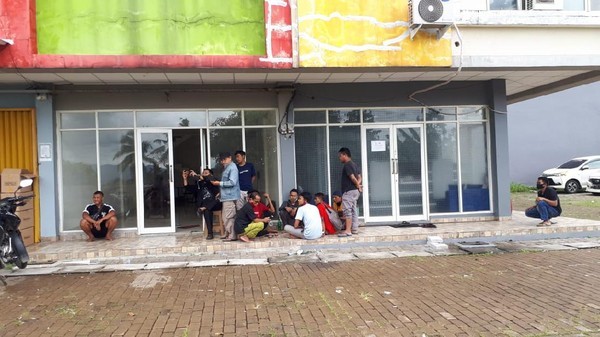 BP2MI Gerebeg Ruko di Bogor, 8 Pria Diamankan