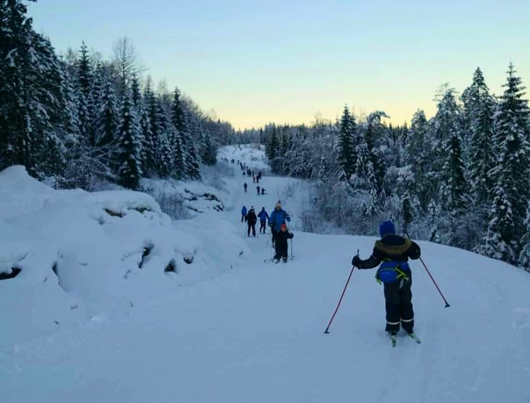 Celoteh Negeri Utara : Orang Kampung Belajar Main Ski