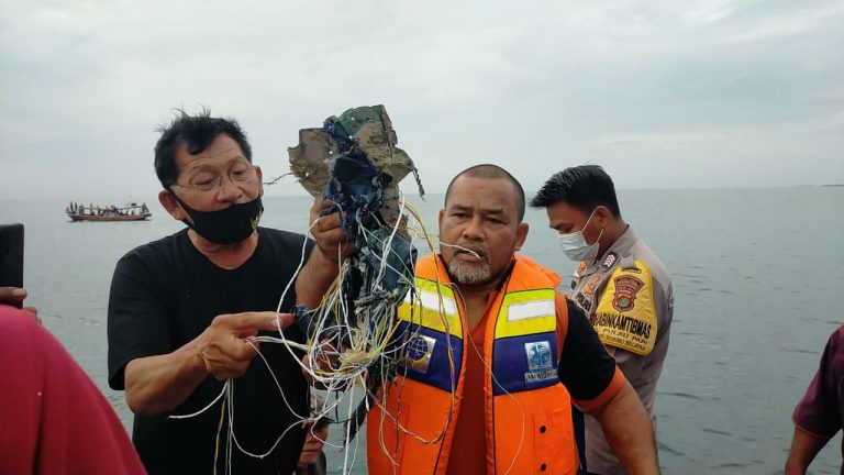 Ngeri, Pesawat Sriwijaya Hancur Berkeping-keping? Foto dan Videonya Viral