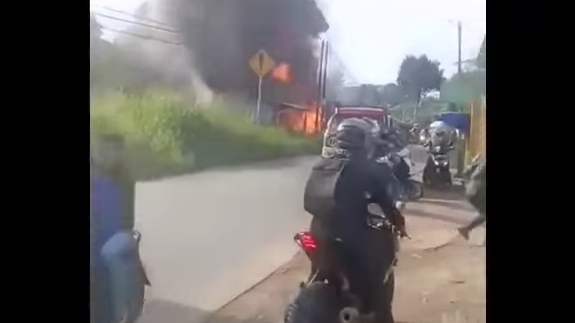 Mencekam!! Video Detik-detik Kebakaran Pom Mini di Tajurhalang Bogor