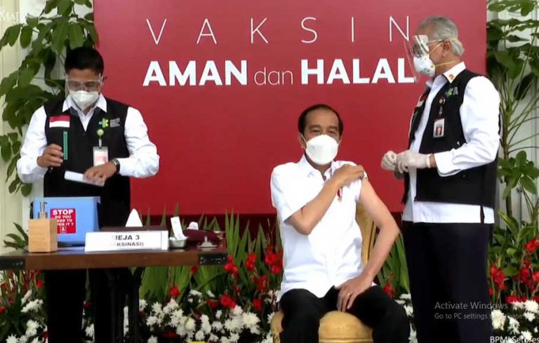 Suntik Vaksin Jokowi, Dokternya Sampai Gemetar