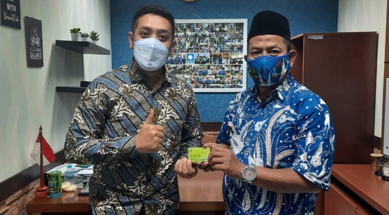 Anggota DPRD Bogor Rifki Alaydrus Bayar Zakat Maal Melalui Baznaz
