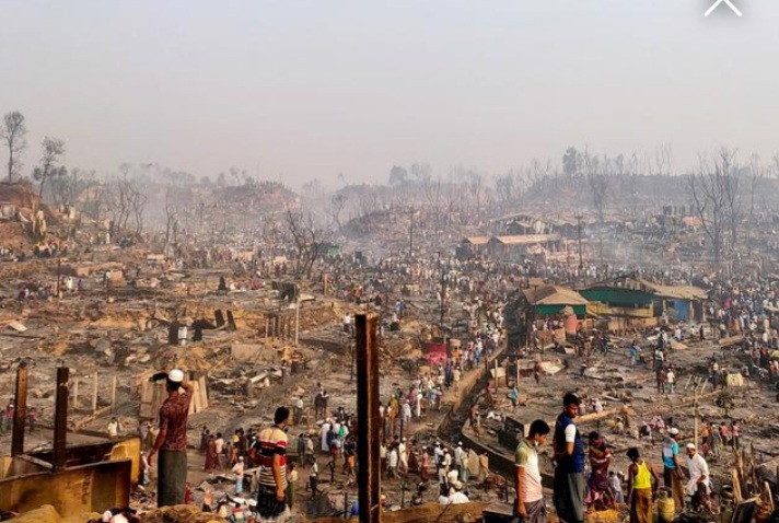 Kebakaran Besar Melanda Tenda Pengungsian Rohingya, 15 Orang Tewas dan 400 Orang Masih Hilang