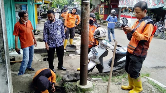 
 Pasca Penertiban Pedagang Malabar, Dinas PUPR Bersihkan Drainase