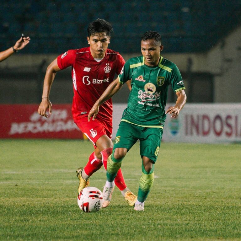 Derby Jawa Timur Jilid 1 Piala Menpora 2021 Dihujani Hadiah Penalti Dari Wasit