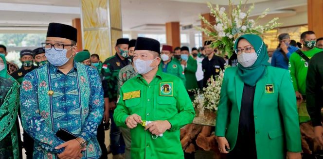 
 Ketua DPP PPP Suharso Monoarfa bersama Ketua DPW Jawa Barat Ade Yasin saat menghadiri pembukaan musyawarah wilayah DPW Jawa Barat di Hotel  Le Eminence Cianjur, Senin, 29 Maret 2021. (Dok Humas/Bogordaily.net).
