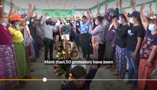 Angle Ditembak Mati, Demonstran Myanmar Angkat Tangan Depan Karangan Bunga