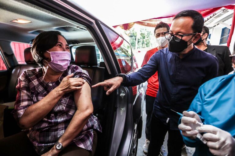 Vaksin Masal Covid-19 di Bogor,  Dari Gedung Sampai Drive Thru