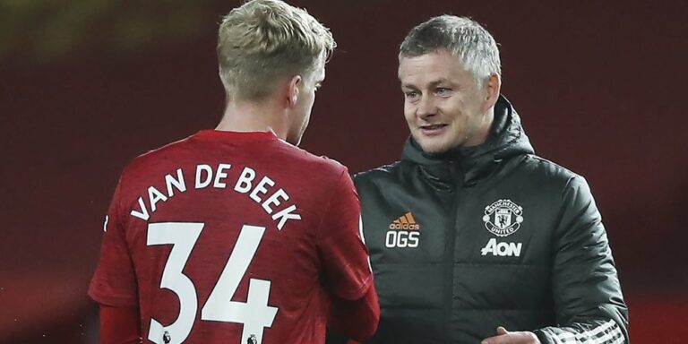 Donny van de Beek Ingin Hengkang dari Manchester United?