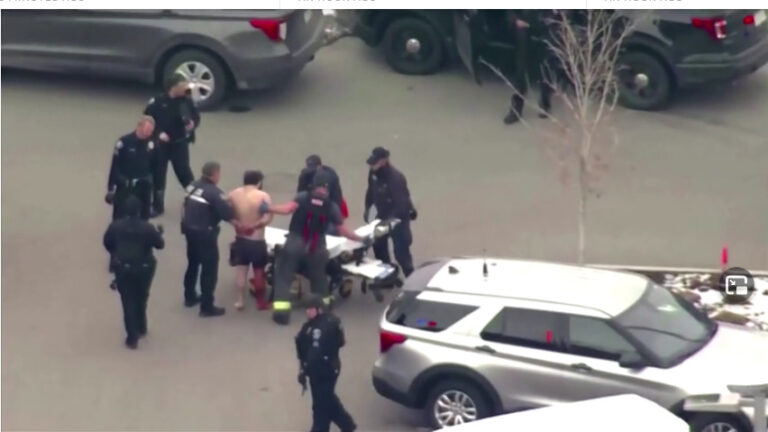 Penembakan Masal di Supermarket Colorado Menewaskan 10 Orang Tewas Termasuk Polisi