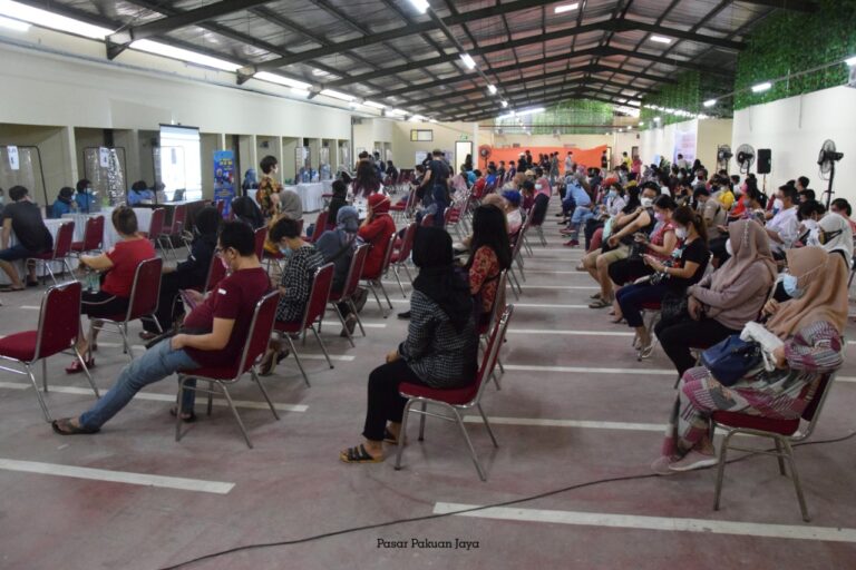 Para Pedagang PPJ Kota Bogor Terima Vaksin Covid-19 Dosis Kedua