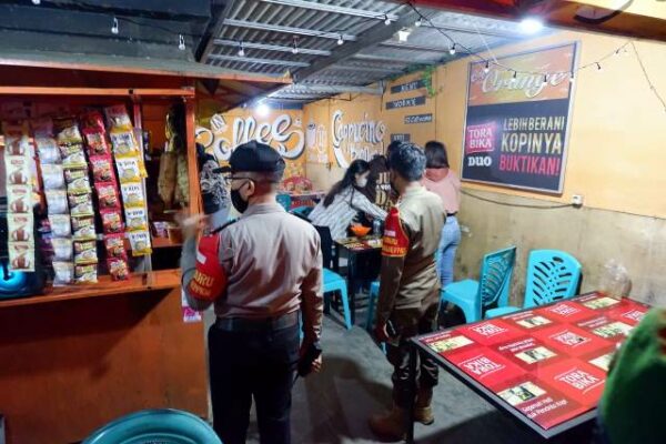 Langgar Jam Operasional 2 Pengelola Kafe Didenda