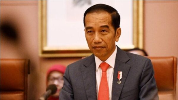 Jokowi Minta Pencarian KRI Nanggala-402 Terus Dilakukan
